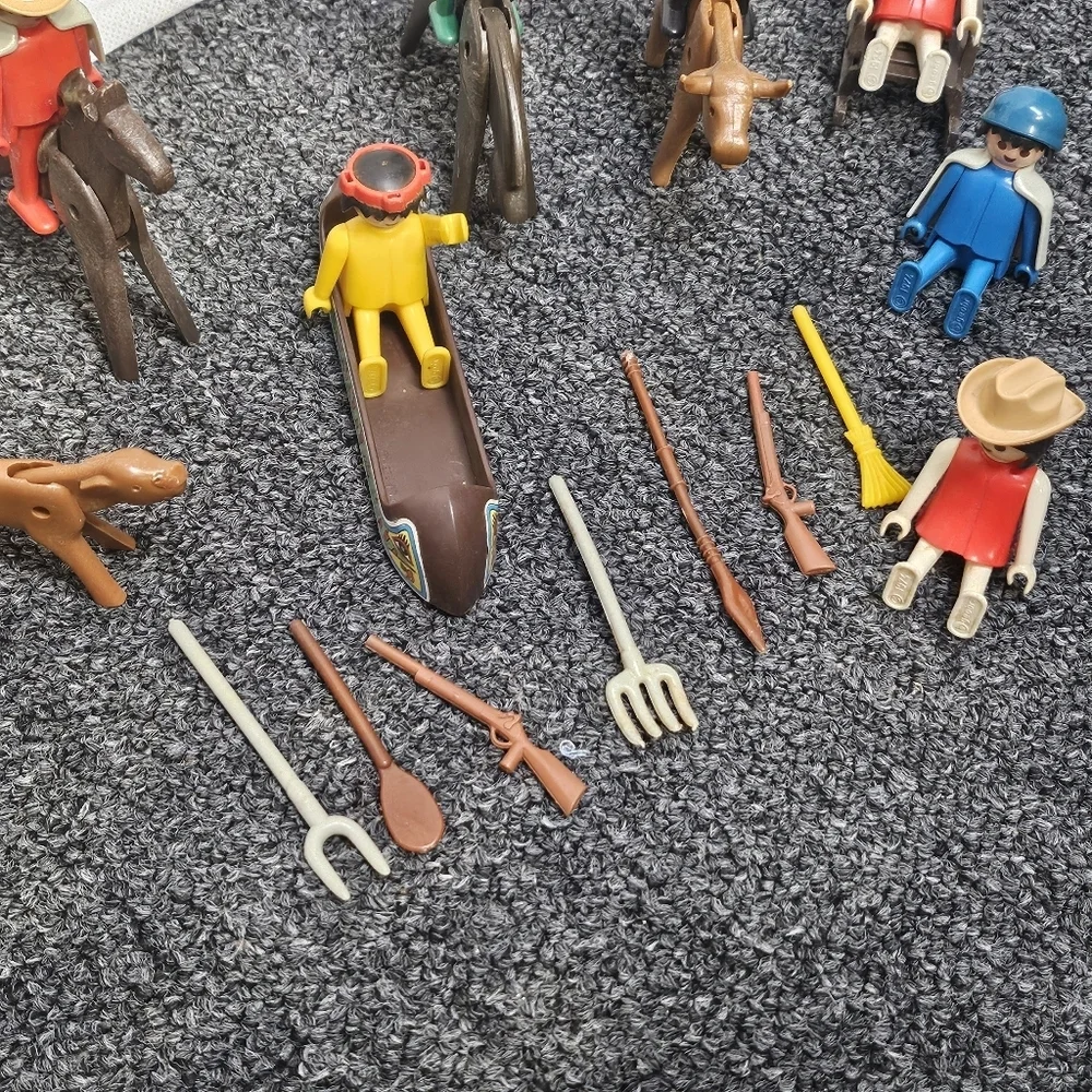 Vintage Cowboys & Indians Playmobil Figurines 27 Pieces +